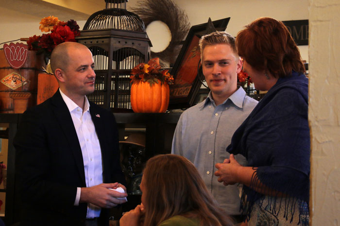 Presidential candidate Evan McMullin talking with two event attendees